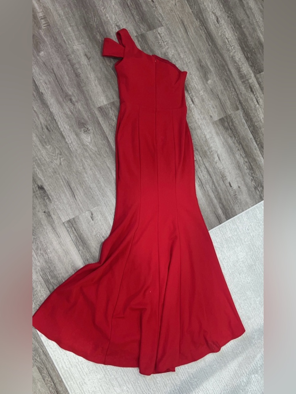 Betsy & Adam Scarlet One-Shoulder Evening Dress - Picture 5 of 6